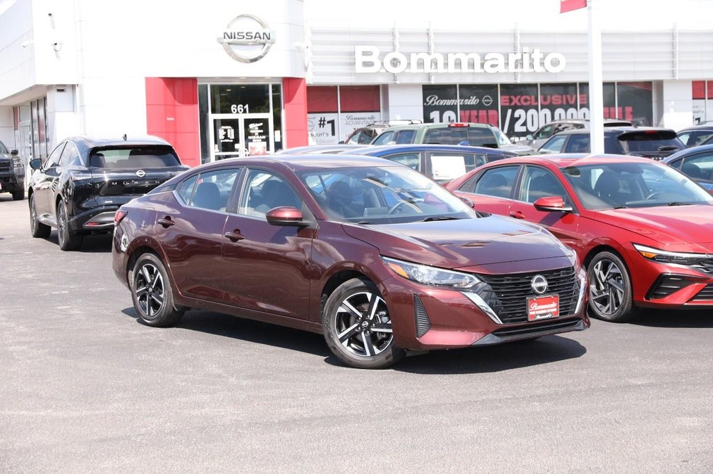 Nissan Sentra Vehicle Full-screen Gallery Image 2