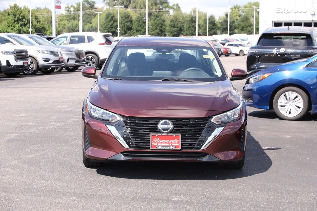 Nissan Sentra Vehicle Full-screen Gallery Image 4