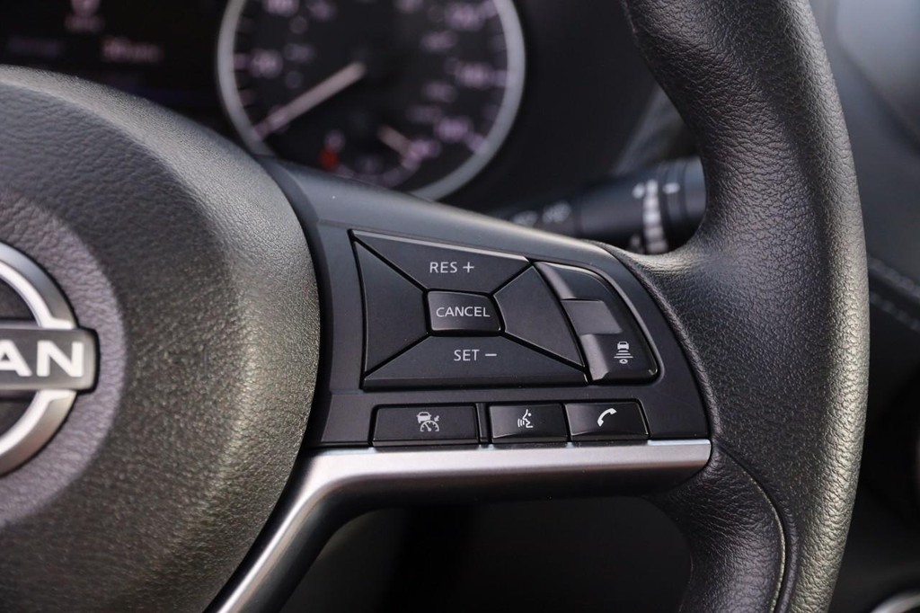 Nissan Sentra Vehicle Full-screen Gallery Image 12