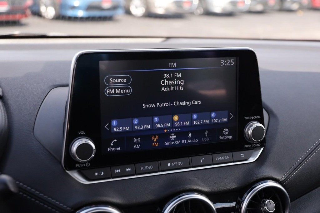Nissan Sentra Vehicle Full-screen Gallery Image 15