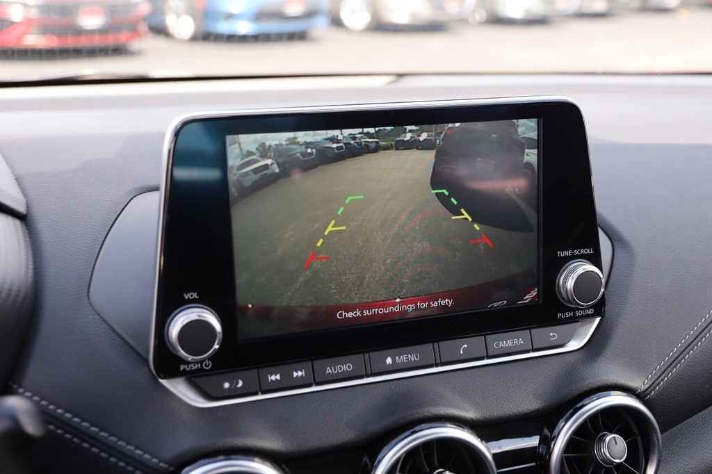 Nissan Sentra Vehicle Full-screen Gallery Image 16