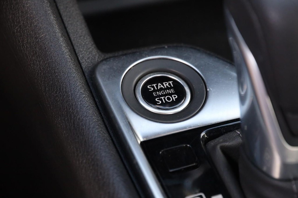 Nissan Sentra Vehicle Full-screen Gallery Image 19