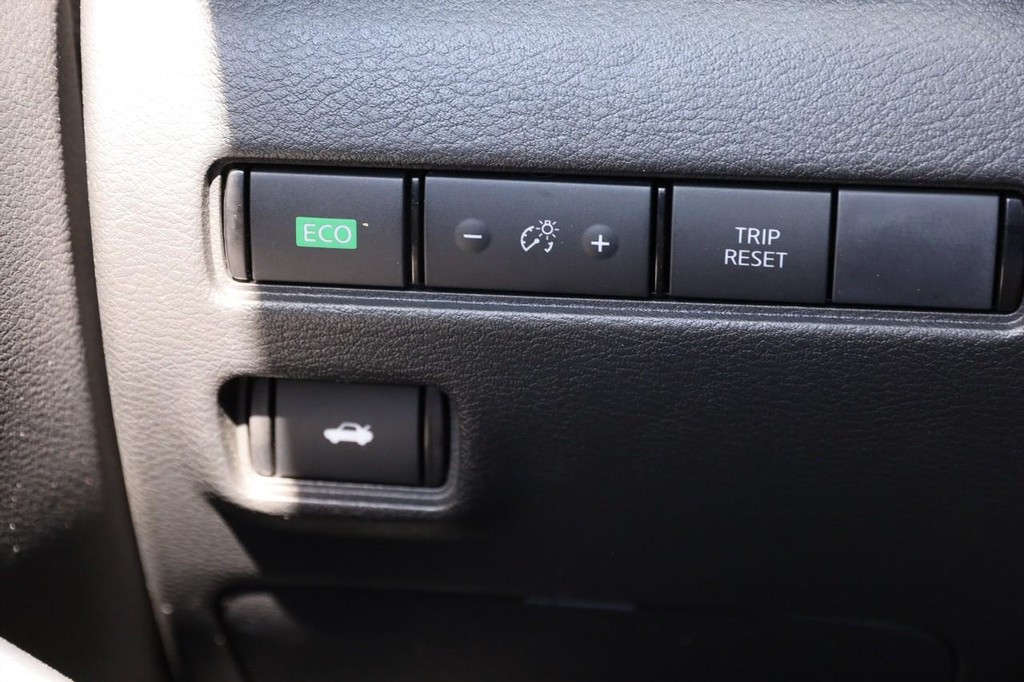 Nissan Sentra Vehicle Full-screen Gallery Image 20