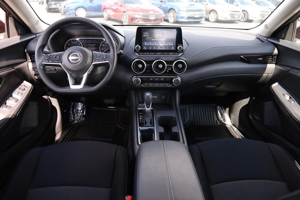 Nissan Sentra Vehicle Full-screen Gallery Image 21