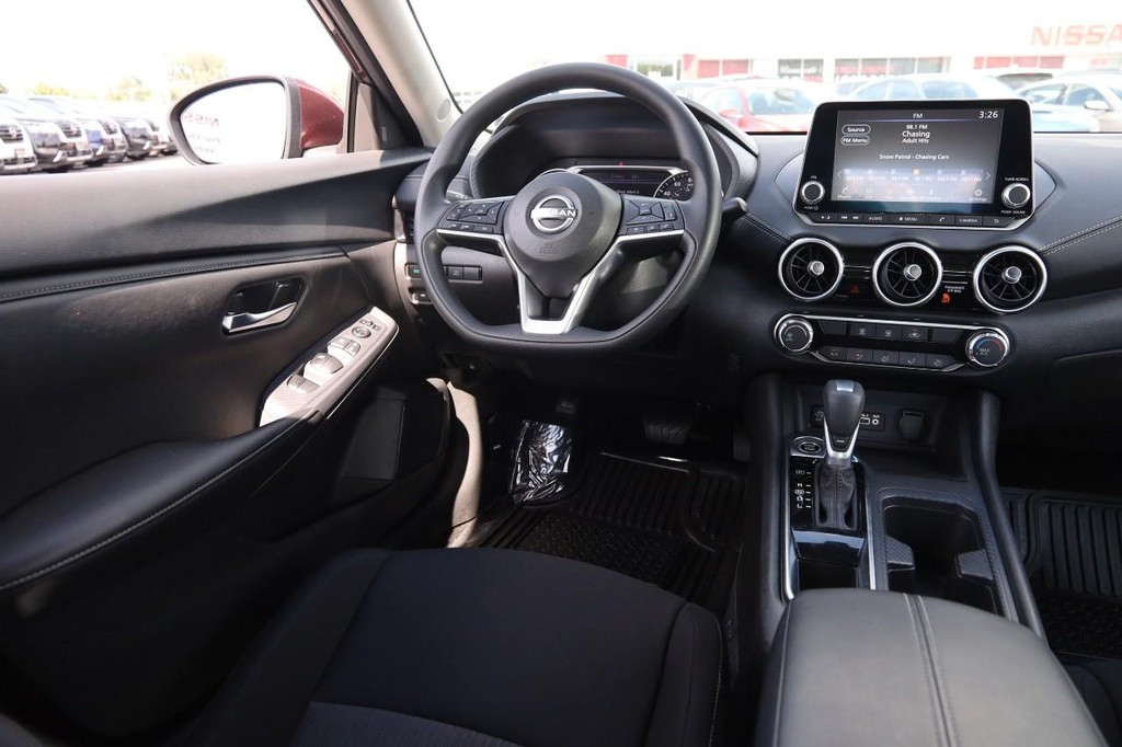 Nissan Sentra Vehicle Full-screen Gallery Image 22