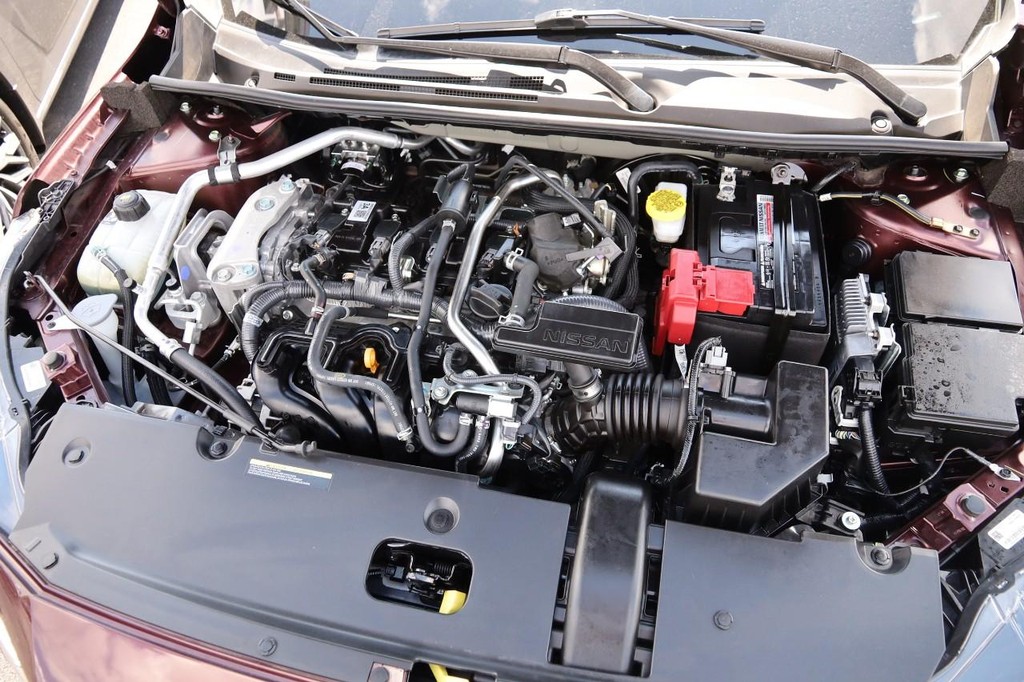 Nissan Sentra Vehicle Full-screen Gallery Image 27