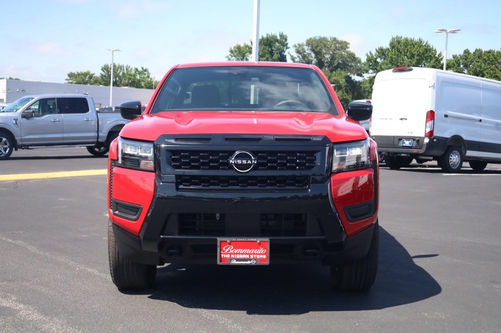 Nissan Frontier Vehicle Full-screen Gallery Image 3