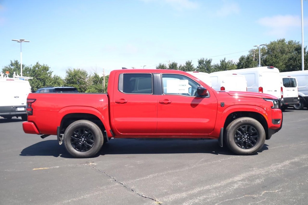 Nissan Frontier Vehicle Full-screen Gallery Image 4
