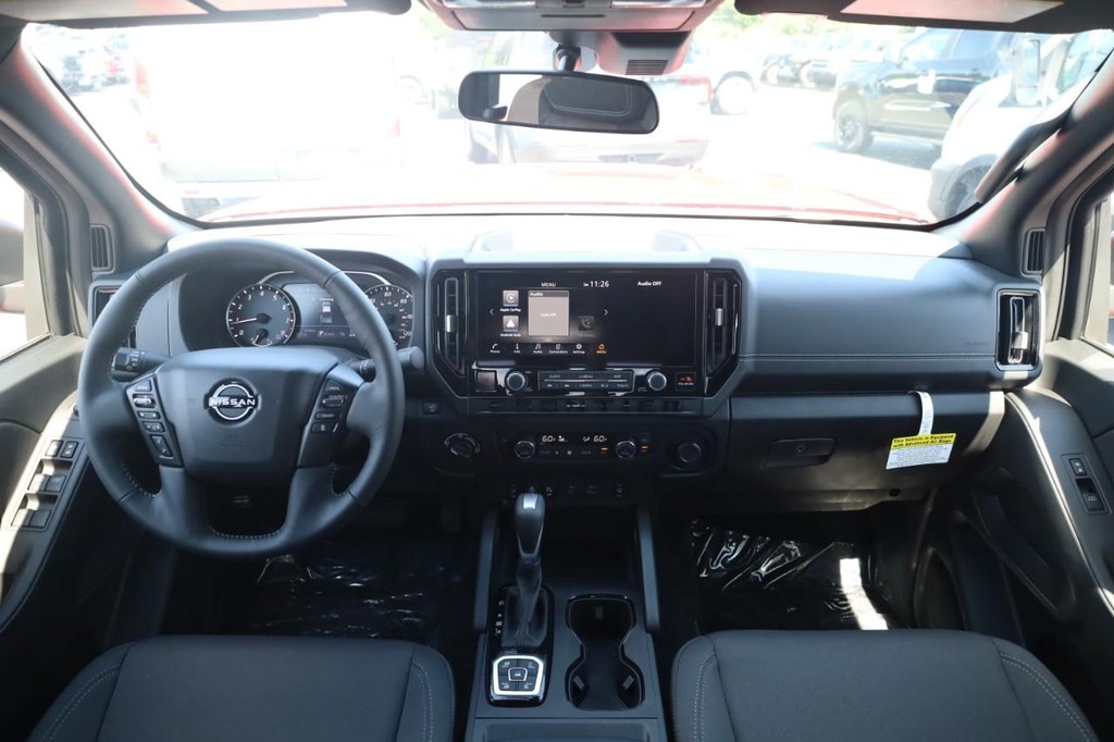 Nissan Frontier Vehicle Full-screen Gallery Image 6