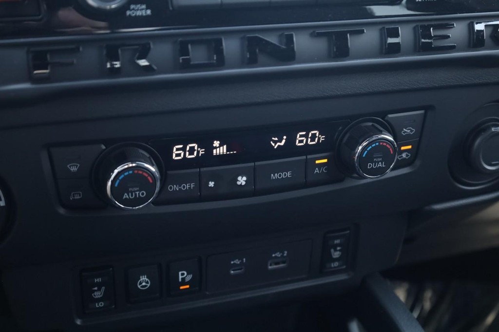 Nissan Frontier Vehicle Full-screen Gallery Image 15