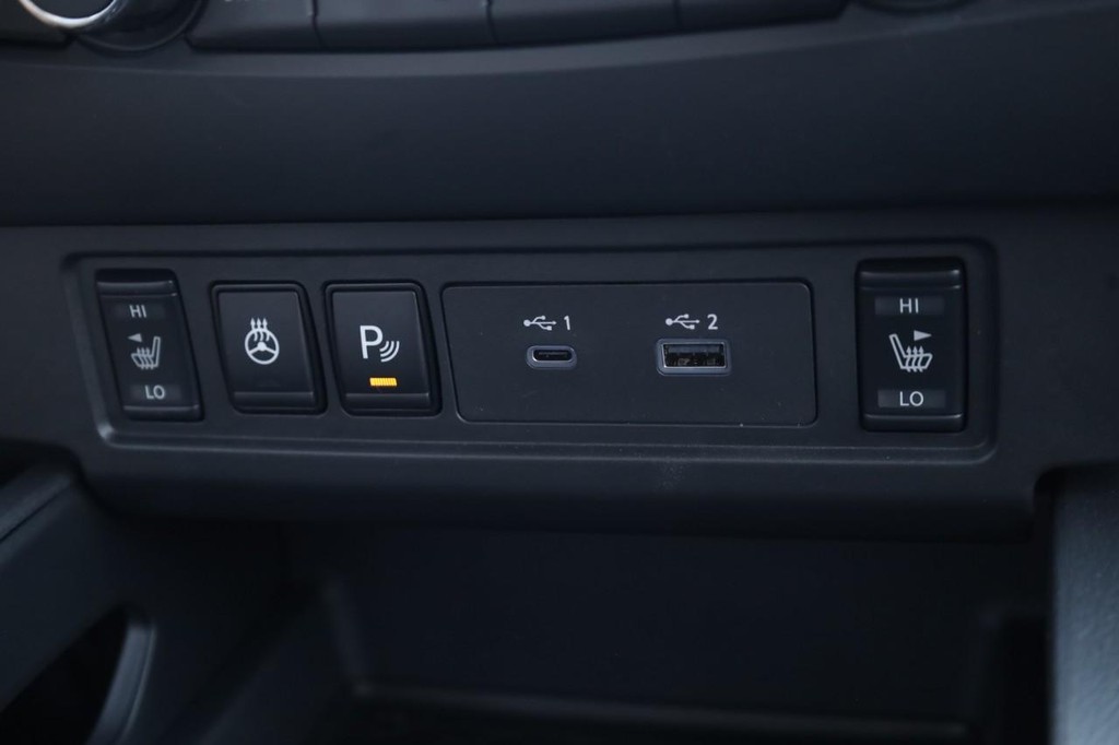 Nissan Frontier Vehicle Full-screen Gallery Image 16