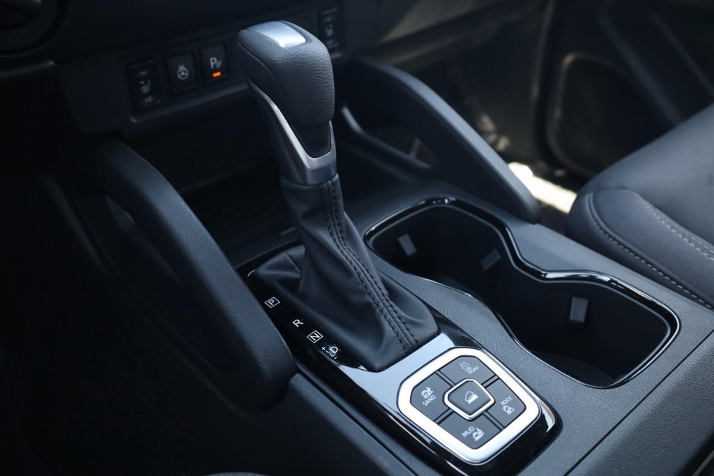 Nissan Frontier Vehicle Full-screen Gallery Image 18
