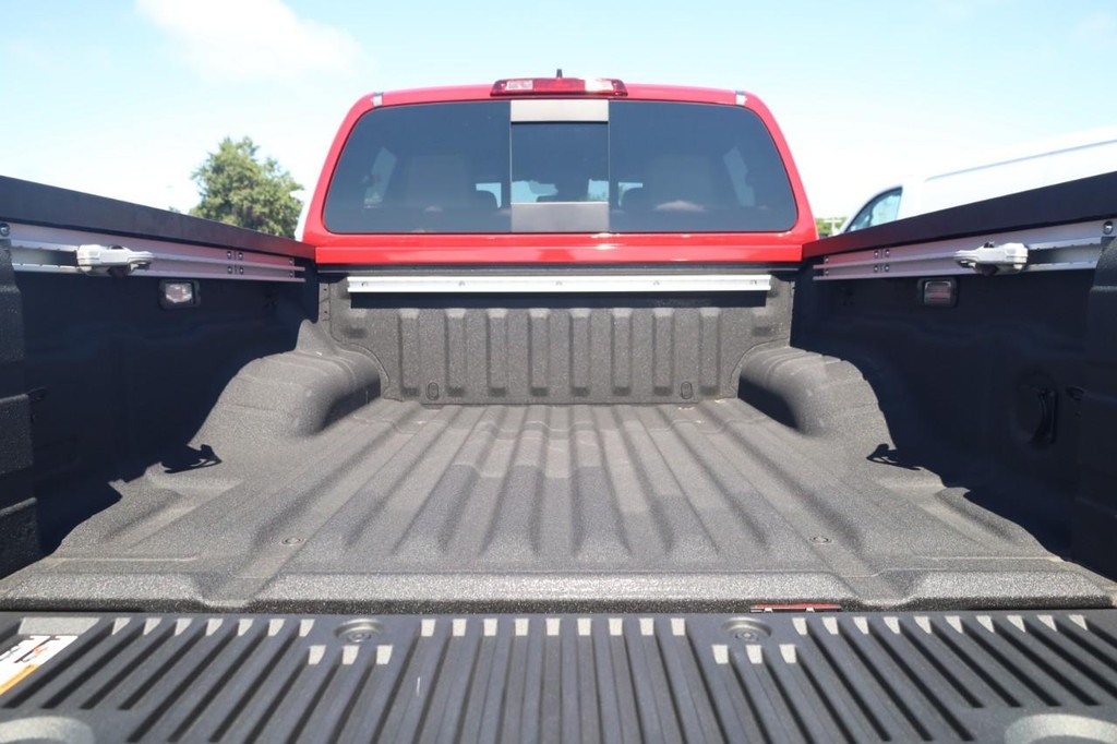 Nissan Frontier Vehicle Full-screen Gallery Image 25