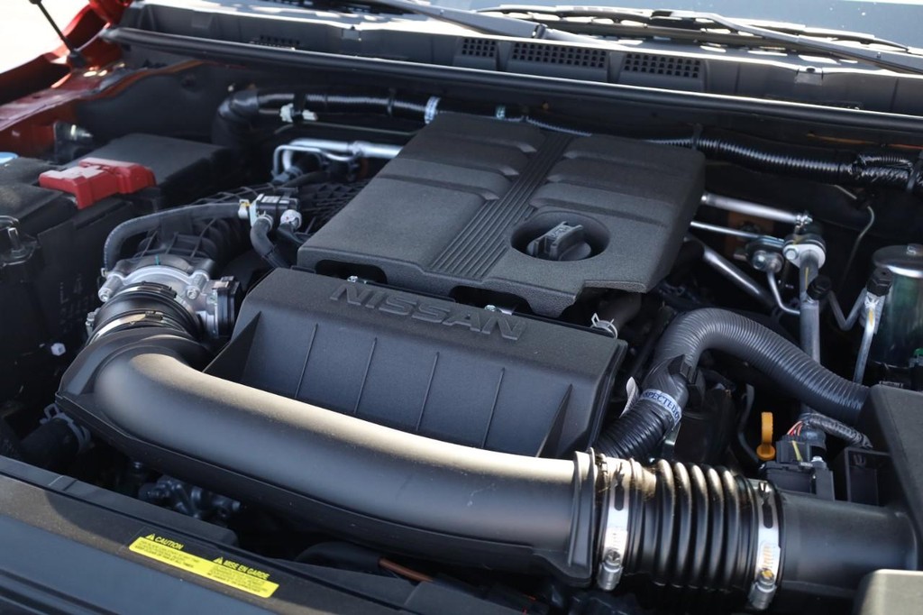 Nissan Frontier Vehicle Full-screen Gallery Image 26