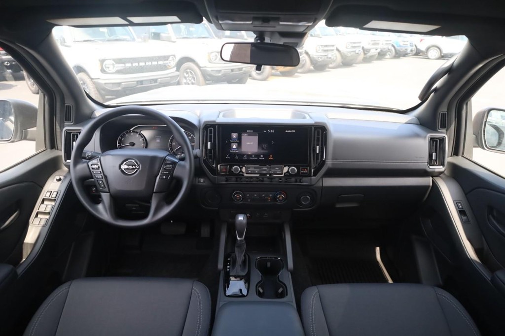 Nissan Frontier Vehicle Image 08