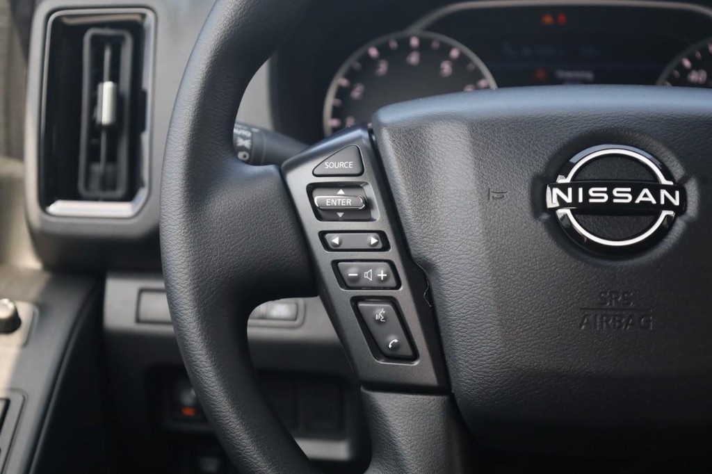 Nissan Frontier Vehicle Image 11