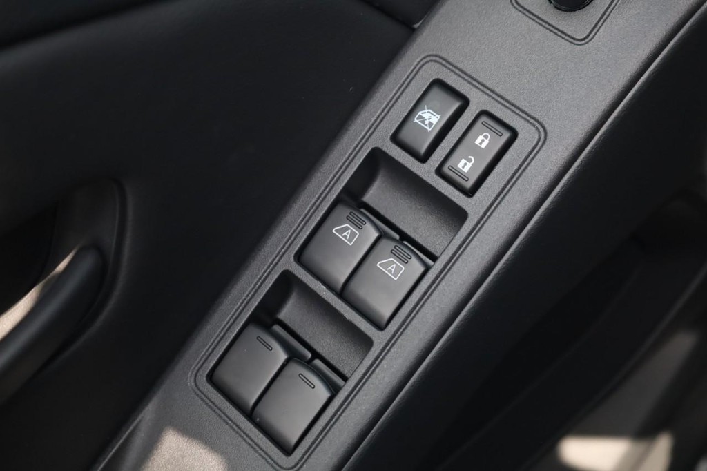 Nissan Frontier Vehicle Image 12