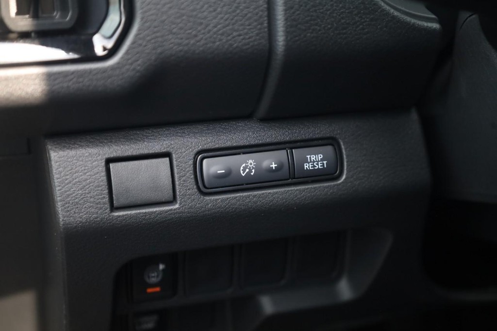 Nissan Frontier Vehicle Image 13