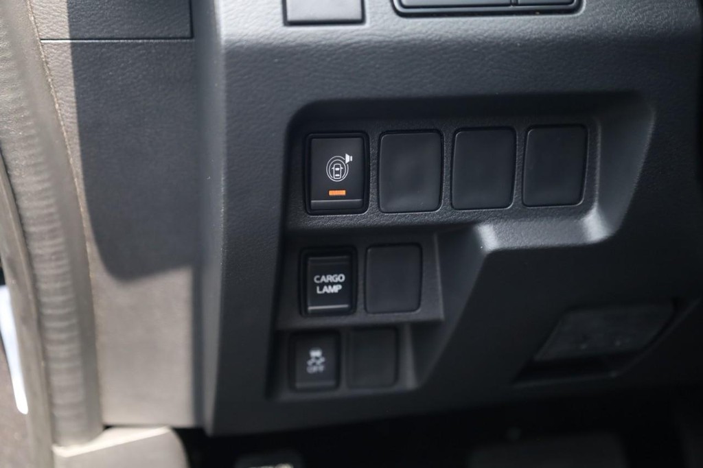 Nissan Frontier Vehicle Image 14
