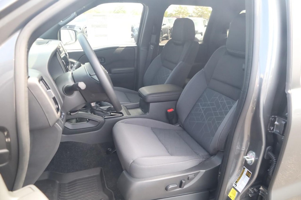 Nissan Frontier Vehicle Image 21