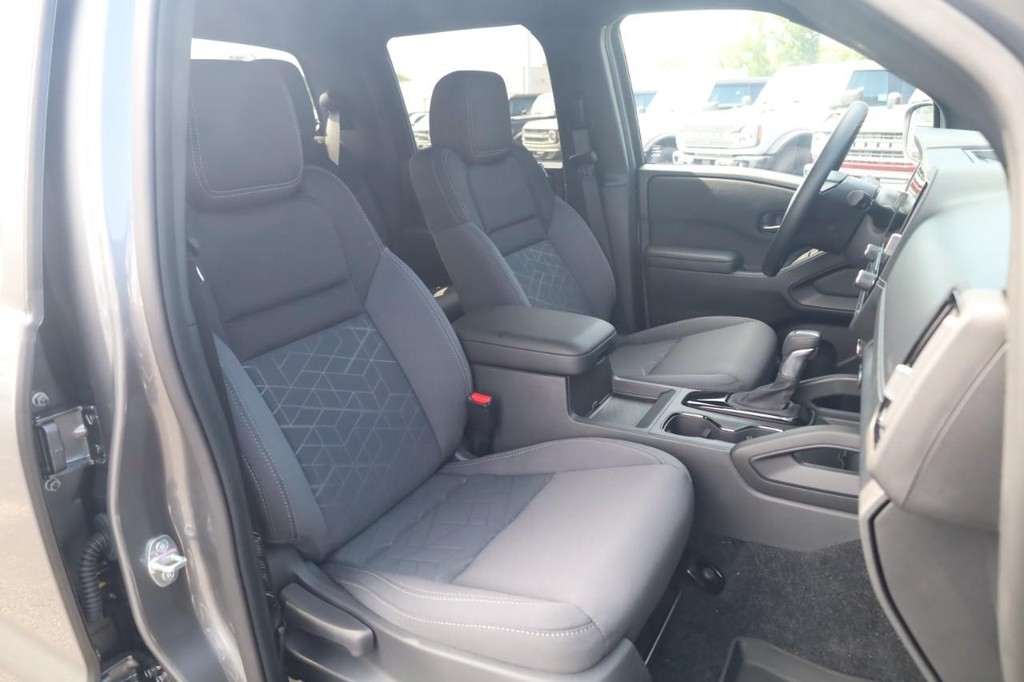 Nissan Frontier Vehicle Image 22