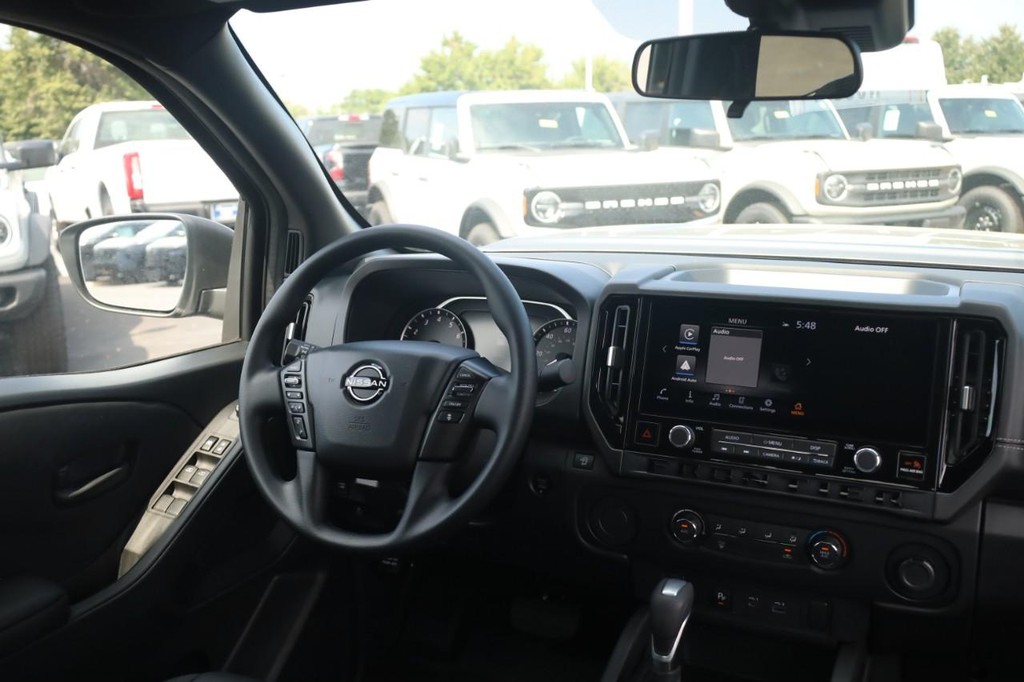Nissan Frontier Vehicle Image 24