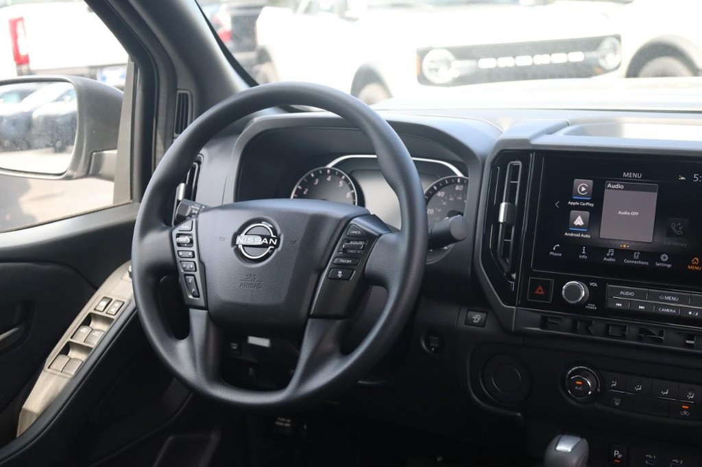 Nissan Frontier Vehicle Image 25