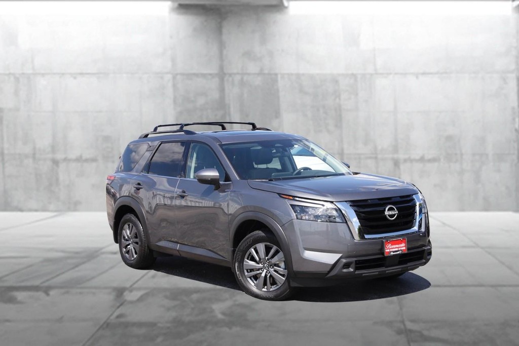 Nissan Pathfinder Vehicle Full-screen Gallery Image 2