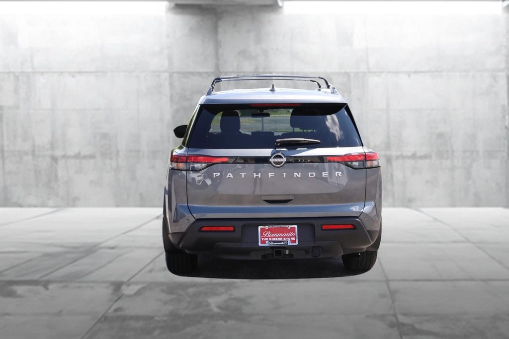 Nissan Pathfinder Vehicle Full-screen Gallery Image 6