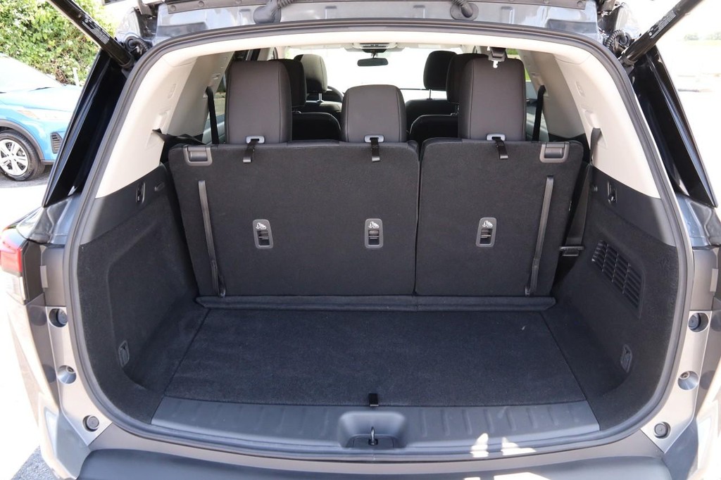 Nissan Pathfinder Vehicle Full-screen Gallery Image 7
