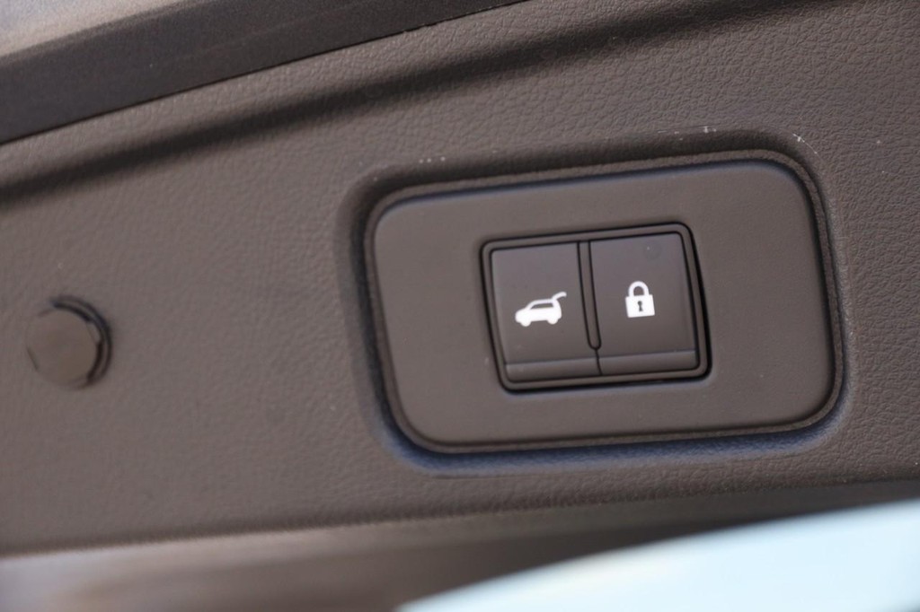 Nissan Pathfinder Vehicle Full-screen Gallery Image 8