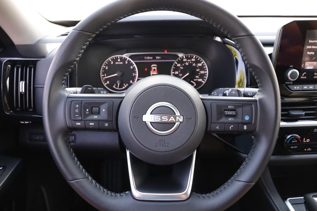 Nissan Pathfinder Vehicle Full-screen Gallery Image 13