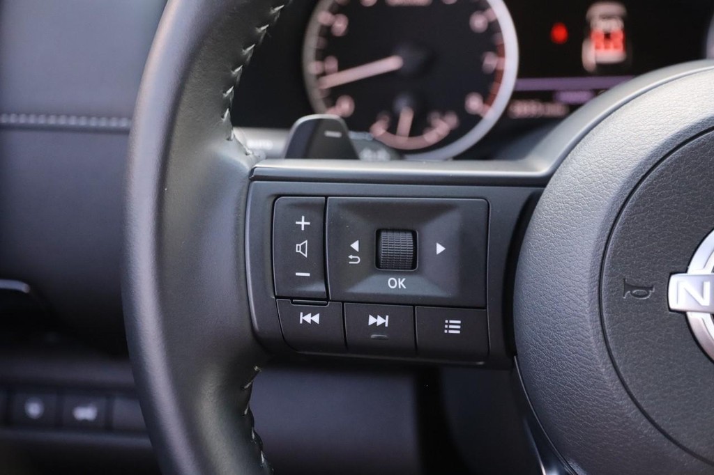 Nissan Pathfinder Vehicle Full-screen Gallery Image 14
