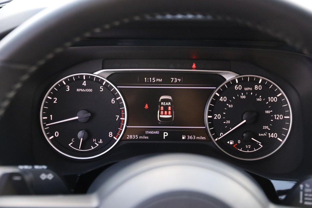 Nissan Pathfinder Vehicle Full-screen Gallery Image 16