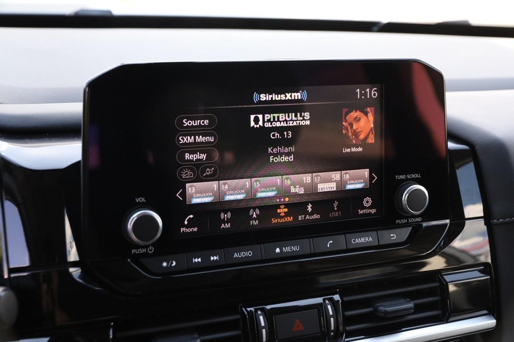 Nissan Pathfinder Vehicle Full-screen Gallery Image 19