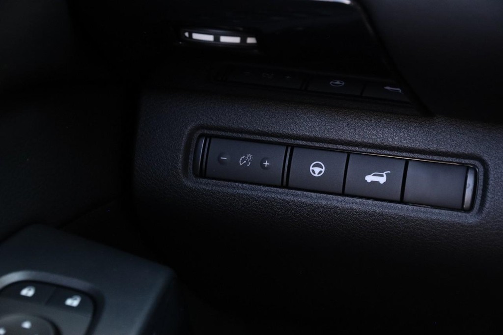 Nissan Pathfinder Vehicle Full-screen Gallery Image 23