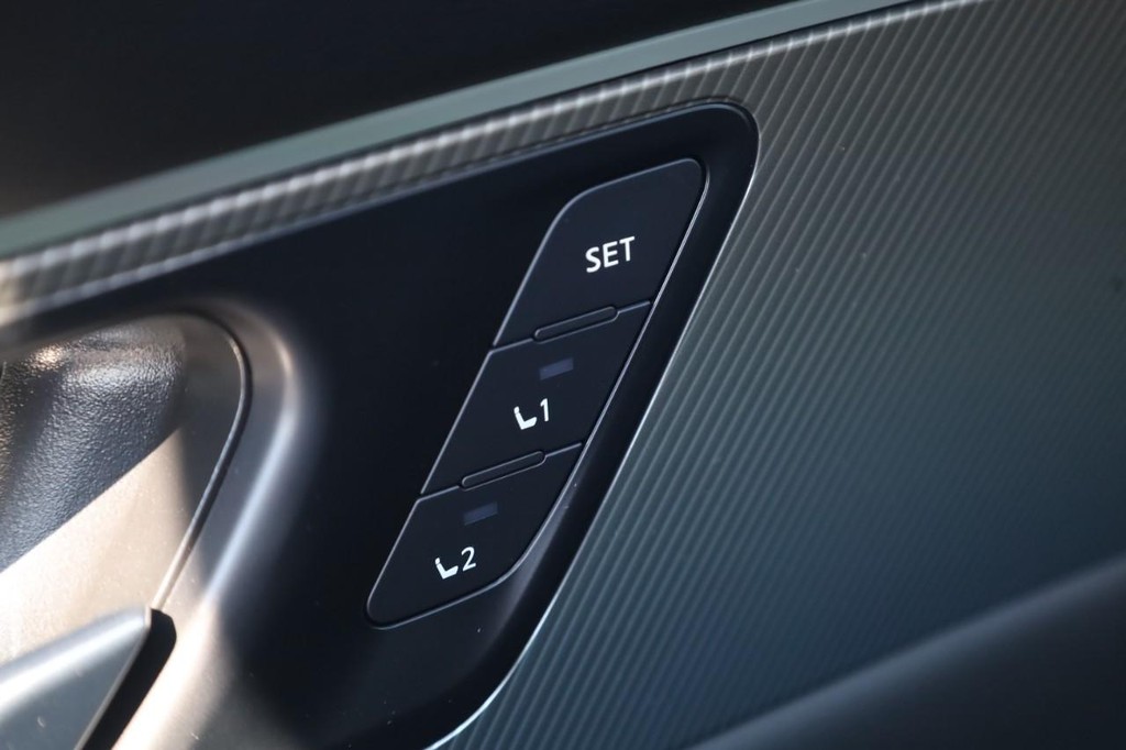 Nissan Murano Vehicle Image 12