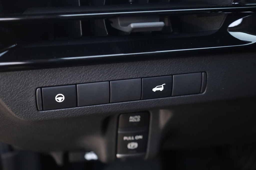 Nissan Murano Vehicle Image 13