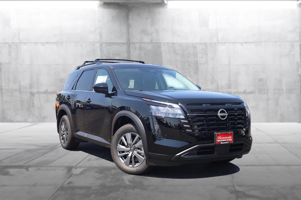Nissan Pathfinder Vehicle Image 02