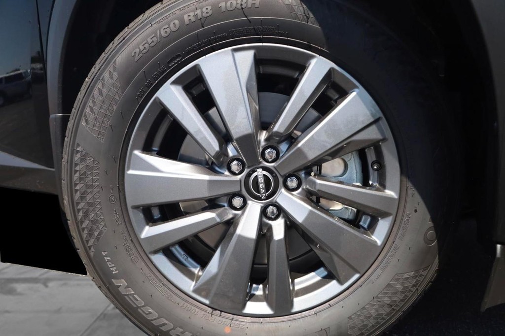 Nissan Pathfinder Vehicle Image 03
