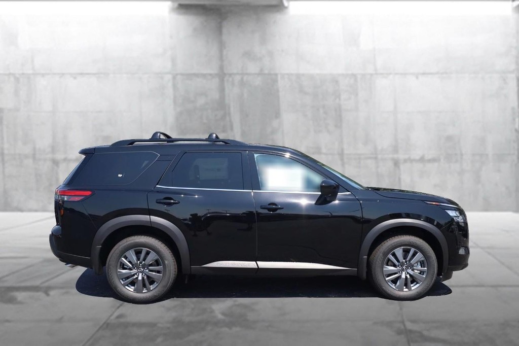 Nissan Pathfinder Vehicle Image 05