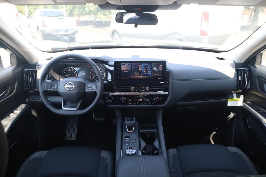 Nissan Pathfinder Vehicle Image 07