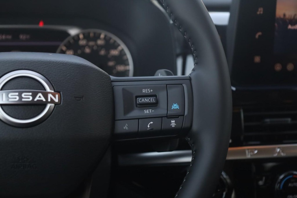 Nissan Pathfinder Vehicle Image 09