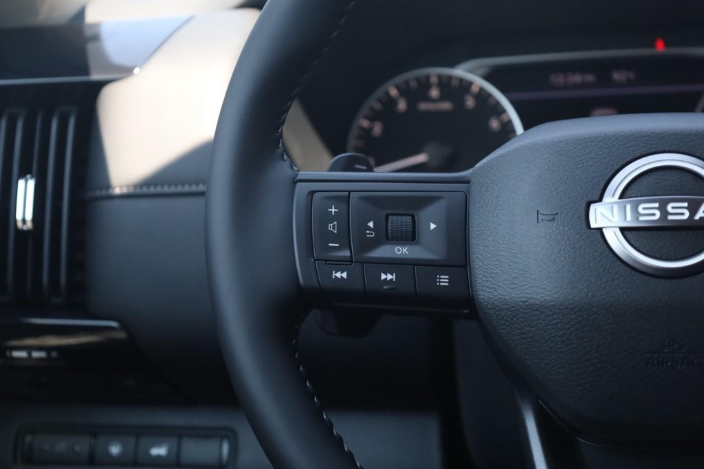 Nissan Pathfinder Vehicle Image 10