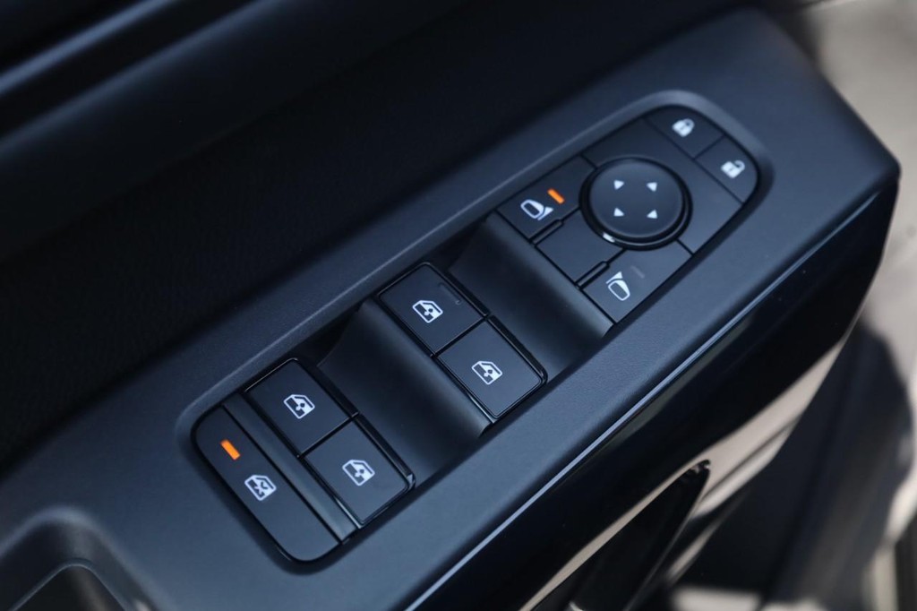 Nissan Pathfinder Vehicle Image 11