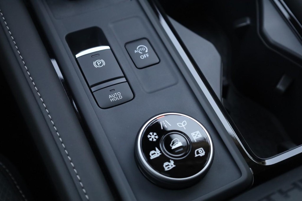 Nissan Pathfinder Vehicle Image 18