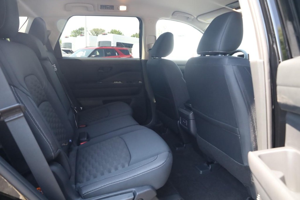 Nissan Pathfinder Vehicle Image 22