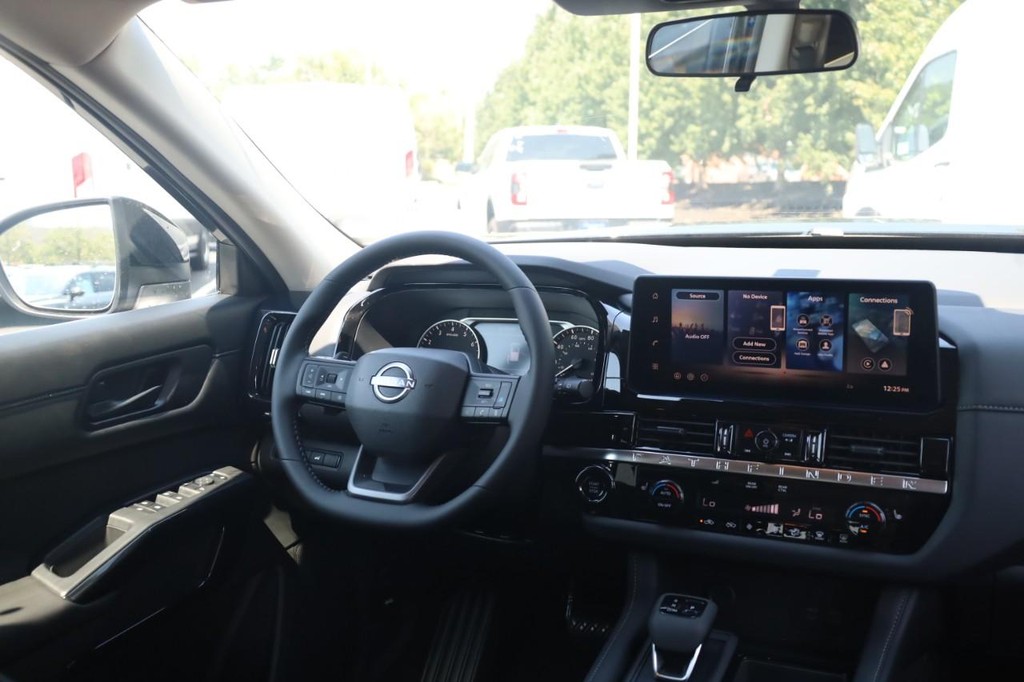Nissan Pathfinder Vehicle Image 23