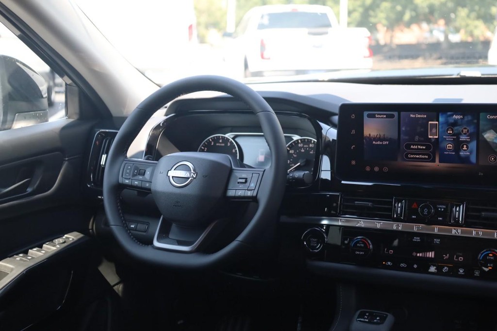 Nissan Pathfinder Vehicle Image 24