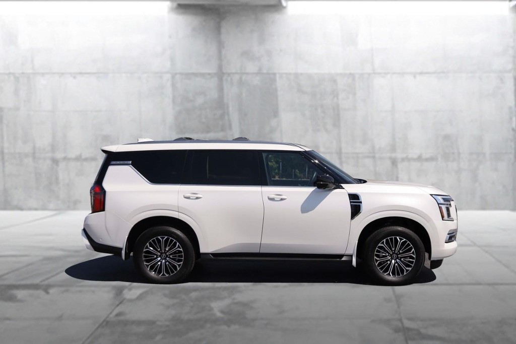 Nissan Armada Vehicle Image 05